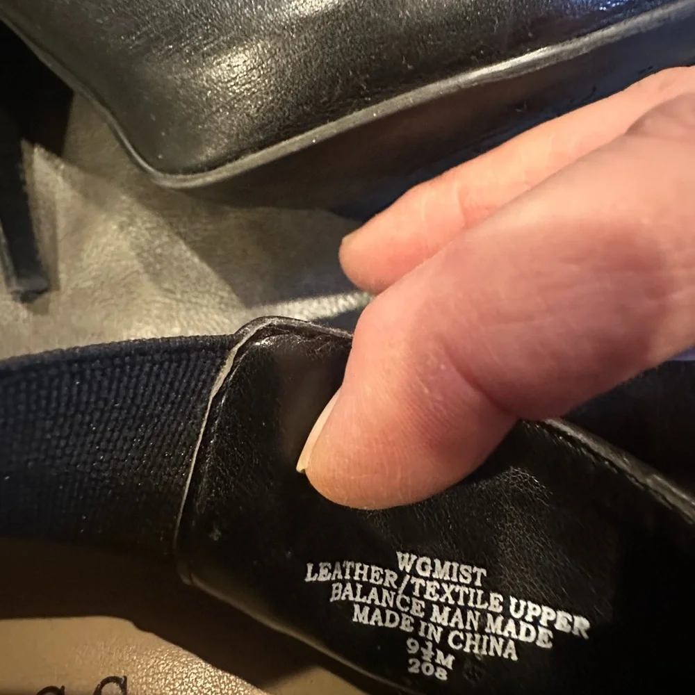 Guess black leather heal booties‎
